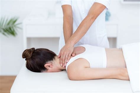 Premium Photo Physiotherapist Doing Neck Massage
