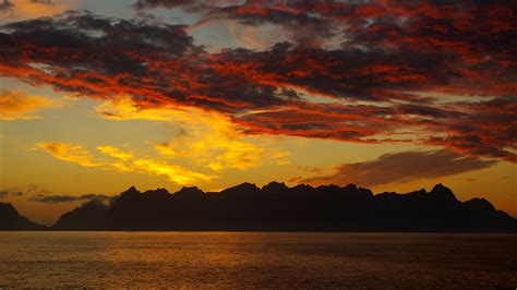 Download Wallpaper 2560x1440 Mountains Island Sunset