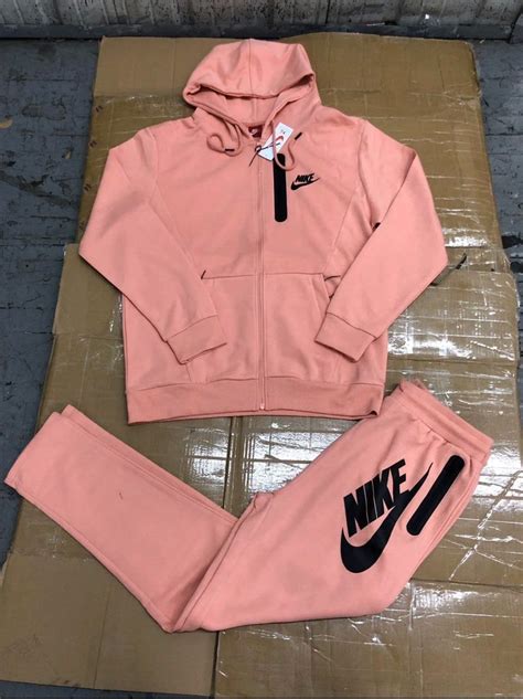 Pin By Babyk2 Frmdaatm On 111 Cute Nike Outfits Nike Women Outfits