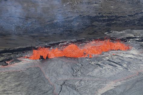 Hawaiis Kilauea Volcano Eruption Fissures And Lava In Photos Abc7