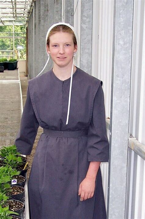 Amish Women Pictures Image Search Results In 2023 Amish Clothing