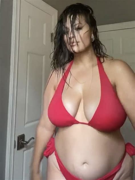 Ashley Graham Just Shared A Post Baby Bikini Video And It S Everything
