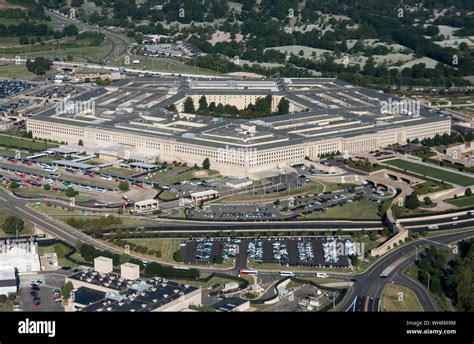 Military Building The Pentagon Hi Res Stock Photography And Images Alamy