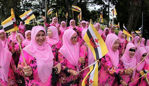 Golden Jubilee Brunei Celebrates Years At Throne For Sultan Of