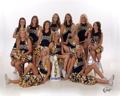 Cheer Team Poses Cheerleading Team Pictures Cheerleading Poses Cheer