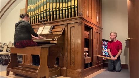 Hand Pumped Pipe Organ Hymn Now Thank We All Our God On A 1907