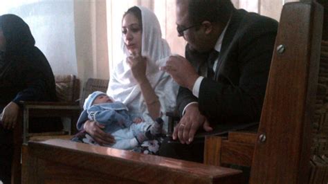 British Woman Returns To Pakistani Jail With Newborn Cnn