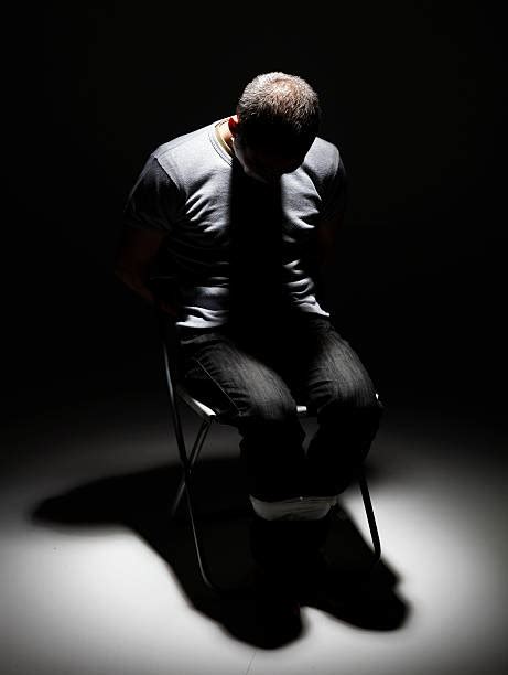 90 Homme Ligoté Chaise Photos Taleaux Et Images Libre De Droits Istock