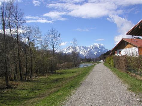 Frühlingsspaziergang An Der Loisach In Oberau Blick Auf Zugspitze