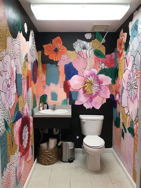 floral mural in bathroom décoration toilettes deco parement mural