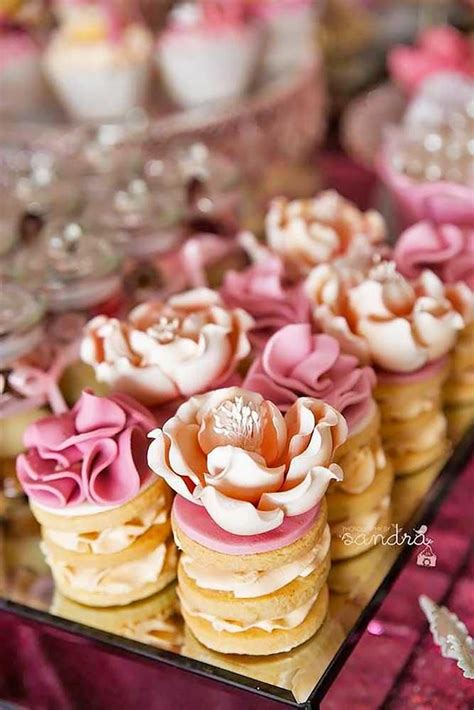 Us cat owners can't have nice things. 24 Flower Wedding Cupcakes That Look Perfect | Wedding ...