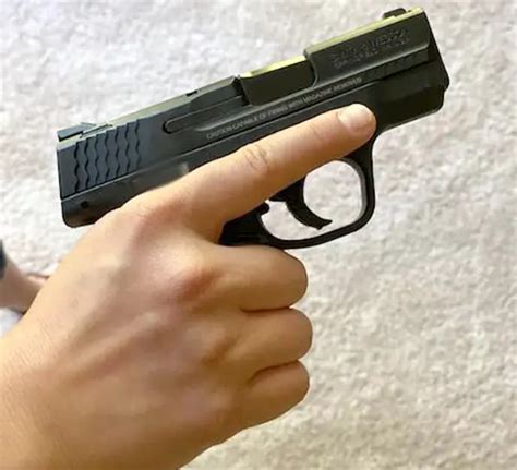 Best Concealed Carry Handgun For Small Hands Size And Weight