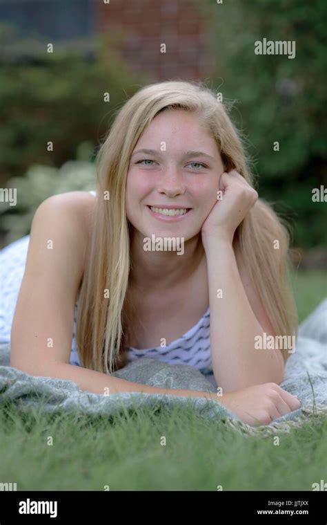 pretty 18 year old girl fotos und bildmaterial in hoher auflösung alamy