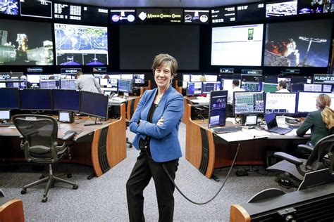 Mission Controls First Female Chief Flight Director Stands As Nasa Role Model And Team Builder