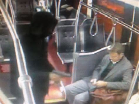 Video Passengers Take Down Armed Robber On Seattle Bus Cbs News