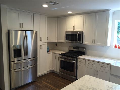 white shaker full overlay kitchen cabinets with quartz carrara white