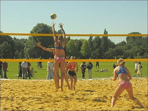 BBC SPORT Olympics Beach Volleyball Hits London