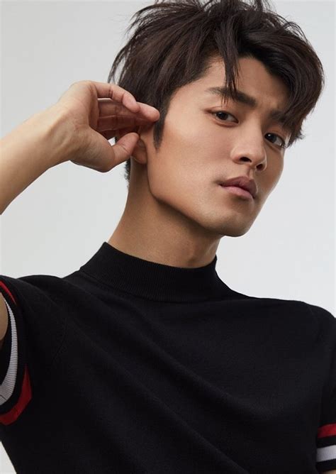 His birthday, age, zodiac sign, his family, and more. Chen Yi Long | Wiki Drama | Fandom