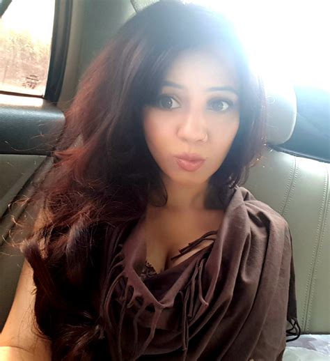 Rabi Pirzada On Twitter A Selfie Before The Shoot I Still Cant Make Pout Lipslol