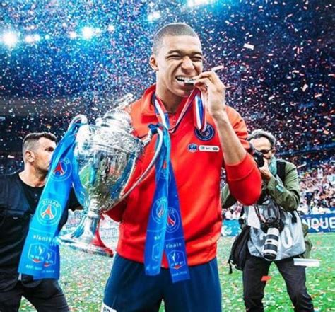 Di kontri just win di world cup and di striker, wey be dey 19 years, collect di best young player award for di competition. Kylian Mbappé Lifestyle | Girlfriend | Family | Cars ...