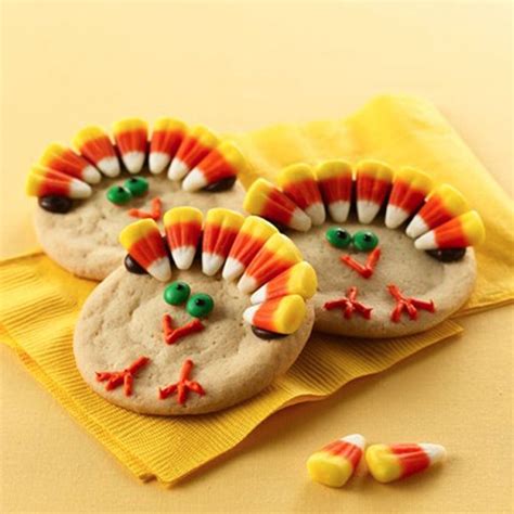 These candy pretzel turkey bites are a tasty and adorable thanksgiving treat. 50 Cute Thanksgiving Treats For Kids
