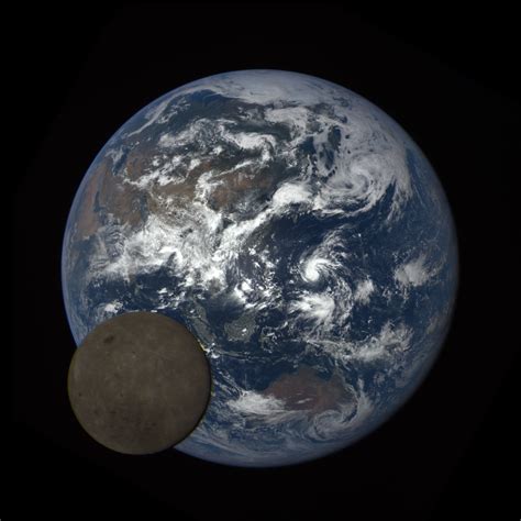 Why Is The Earth So Small When Observed From The Moon Space