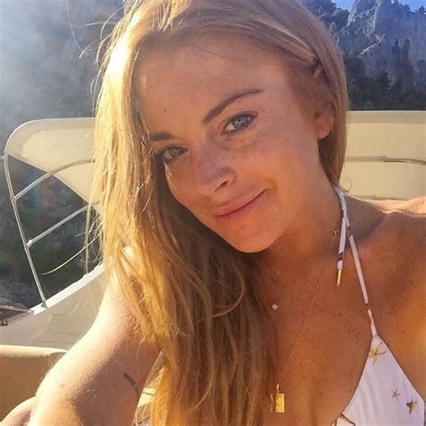EGO Lindsay Lohan posta foto sem maquiagem e ganha elogios na web notícias de Famosos
