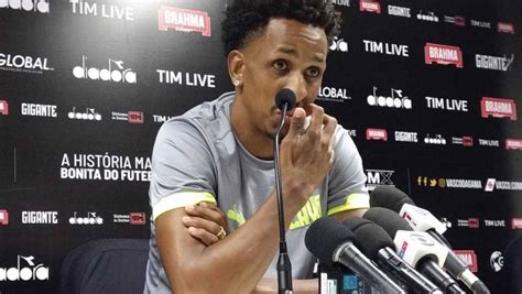 É o que garante o volante lucas mineiro. No Vasco, Lucas Mineiro mostra preocupação com Diego, do ...