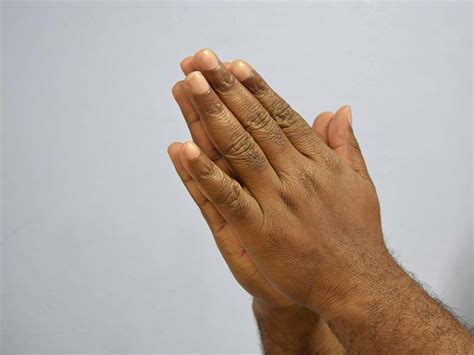 African black hands praying - Cariblens