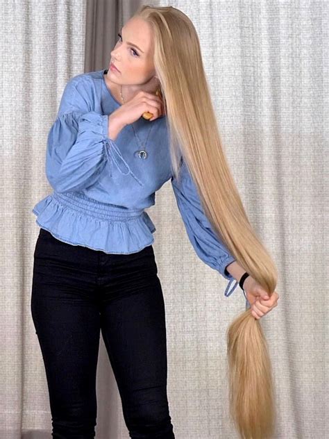 VIDEO - The very long blonde braid - RealRapunzels
