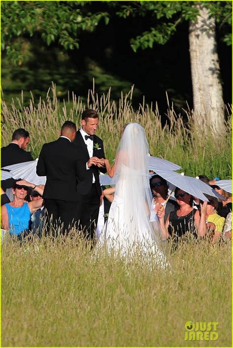 Subscribe now for exclusive photos inside the gorgeous celebration. Julianne Hough & Brooks Laich's Wedding Pictures - See ...