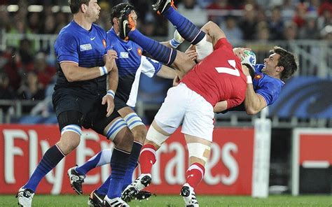 Tip tackle laws need changing or rugby collisions could become as ...
