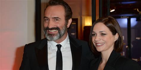 Jean dujardin se présente à la première de monsieur et madame adelman à paris. Jean Dujardin et Nathalie Pechalat se sont mariés - Marie ...
