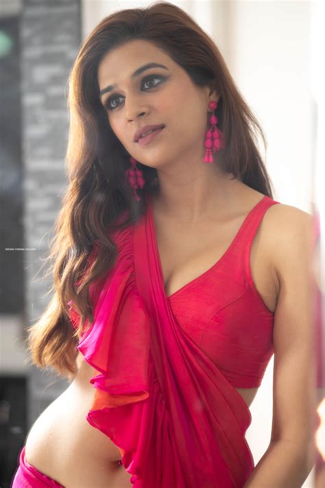 Shraddha Das Actress Photos Stills Gallery