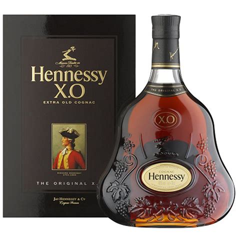 Thief Swipes 2 Foot Tall Bottle Of Hennessy Cognac Worth 15000 From