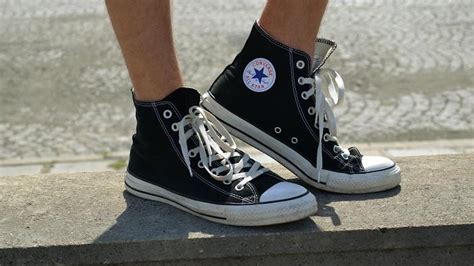 Cara Mencuci Sepatu Converse Agar Tidak Luntur