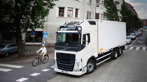 Volvo lastvagnar), stylized as volvo, is a global truck manufacturer based in gothenburg, sweden, owned by ab volvo. Η Έκθεση Ασφάλειας 2017 της Volvo Trucks επικεντρώνεται ...