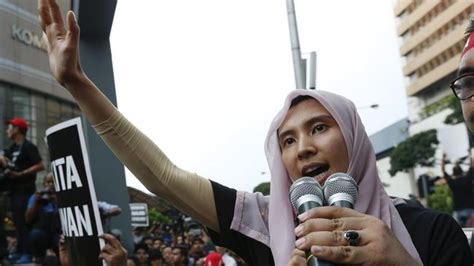 Malaysian Opposition Leader Anwar Ibrahims Daughter Arrested For Sedition