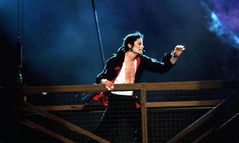 Michael Jackson Earth Song On Stage That Bridge Once Fell Down From