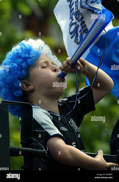 Chelsea Trophy Parade Hi Res Stock Photography And Images Alamy