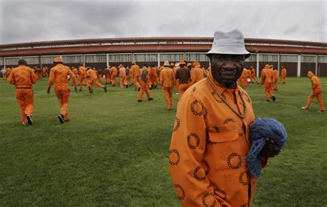 South African Inmates Sew Blankets For Mandela Daily Mail Online