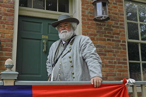 General Robert E Lee Watching The 2009 Memorial Day Parade In