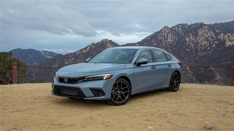 First Drive Review 2022 Honda Civic Si Toes The Line For Affordable