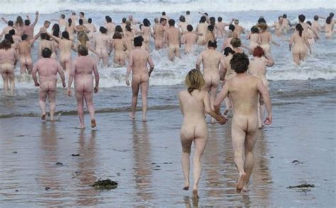 Naked Bathers Set New World Record The Australian News Erofound