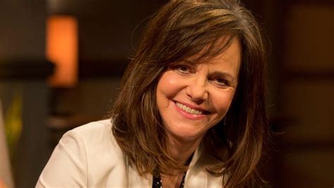 Sally Field Takes The Hot Seat As Co Host Of Tcms The Essentials