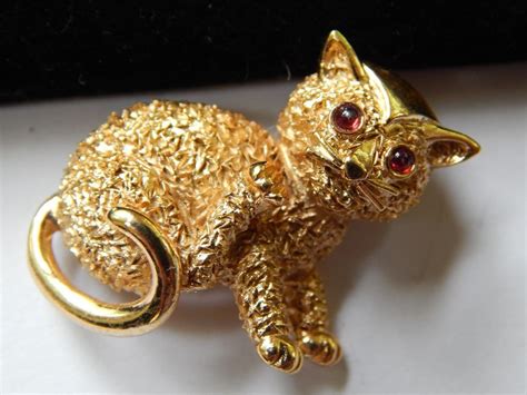 Vintage Trifari Signed Gold Small Cat Kitten Brooch Pin Vintage