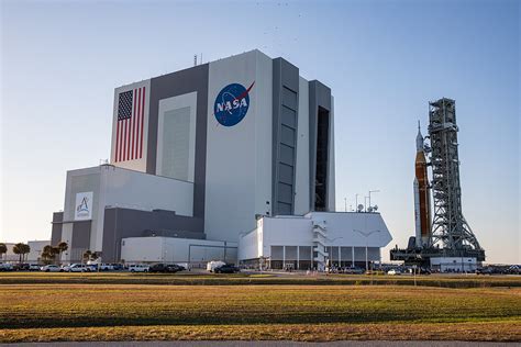 File VAB And SLS Wikimedia Commons