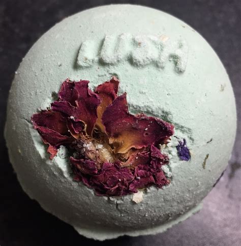 All Things Lush Uk Fox In The Flowers Bath Bomb