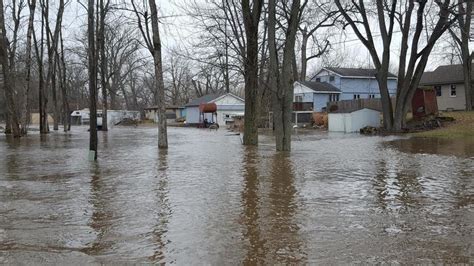 Residents Ferried To Safety As Kankakee River Levee Breaks River Still