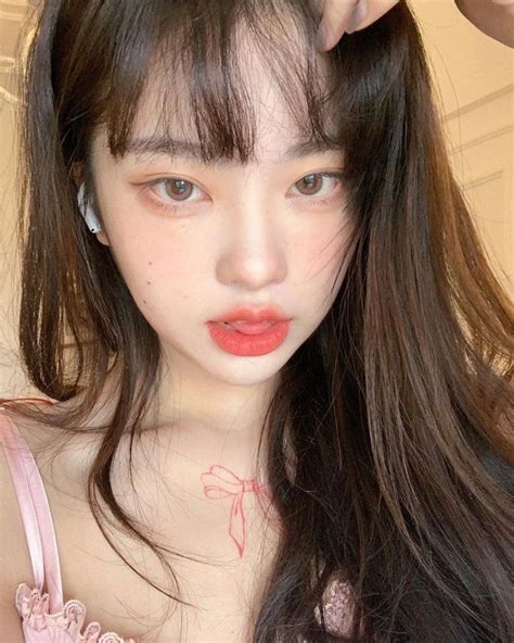 netizens discuss if this chinese netizen looks like blackpink s jennie korean beauty girls